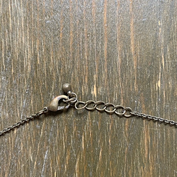 “HONEY” Nameplate Necklace - Picture 4 of 5